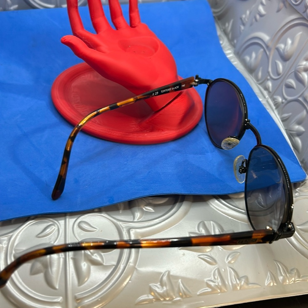 🔥 Fantastic Fendi Sunglasses lenses need to be replaced preowned‎ - Picture 4 of 6
